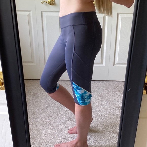 2/$20🌺 Forever 21 Capri leggings knee length size medium - Picture 1 of 10